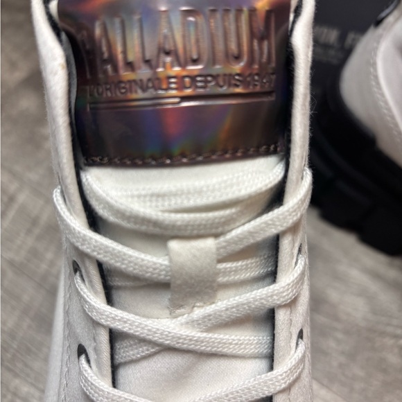 Palladium Women's White and Black Revolt High-Top Sneakers Size 9 New In Box! - Picture 6 of 8